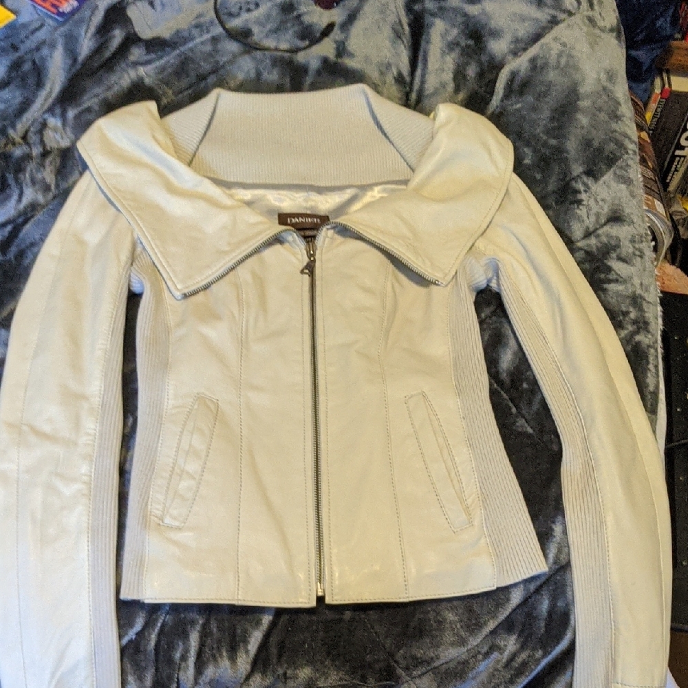 Danier Women's Cream Leather Jacket